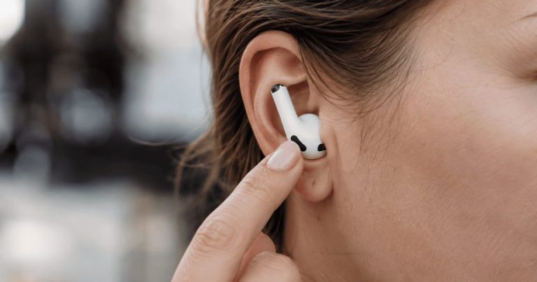 AirPods почали носити догори ніжками: користувачі помітили несподівану зміну звуку AirPods / Фото з відкритих джерел