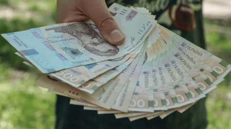 Банк не віддав доньці подаровані батьком 300 тисяч грн: що вирішив Верховний Суд Банківський депозит / Фото з відкритих джерел