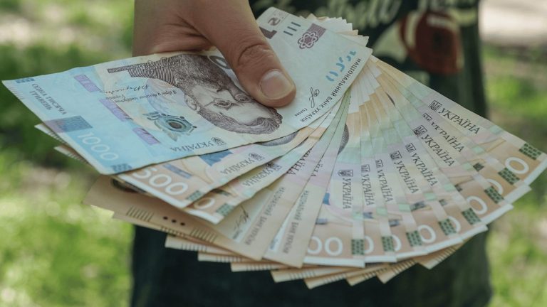 Банк не віддав доньці подаровані батьком 300 тисяч грн: що вирішив Верховний Суд Банківський депозит / Фото з відкритих джерел