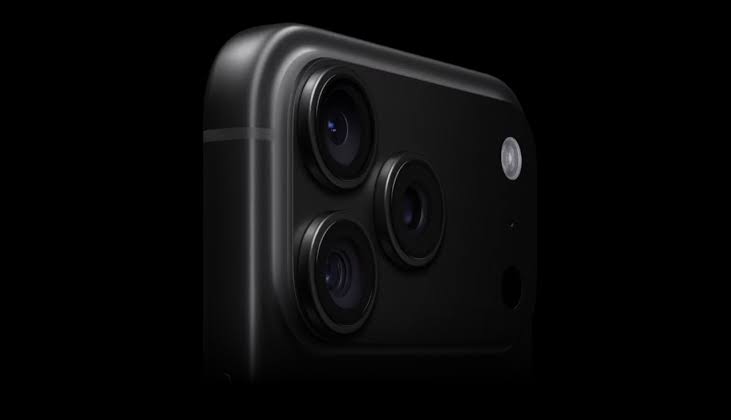 iPhone 18 Pro Max зарядили за 55 хвилин: старому флагману Apple потрібно на 26 хвилин більше IPhone 18 Pro Max / Фото з відкритих джерел