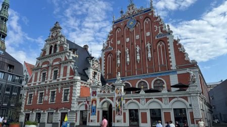 Париж дратує туристів мовним бар’єром, а Сеул — штовханиною: на що скаржаться мандрівники Подорожі / Фото з відкритих джерел
