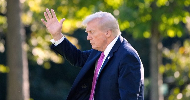 Трамп залишився без мікрофона під час виступу: найбільші телеканали оголосили бойкот Дональд Трамп / Фото з відкритих джерел