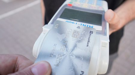 ПриватБанк дає знижку до 200 грн у «Сільпо»: як отримати каву та круасан за 1 гривню ПриватБанк / Фото з відкритих джерел