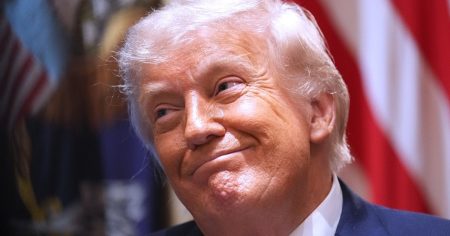 Трамп домовився про нові військові бази у Гренландії: угода діятиме навіть після її незалежності Дональд Трамп / Фото з відкритих джерел