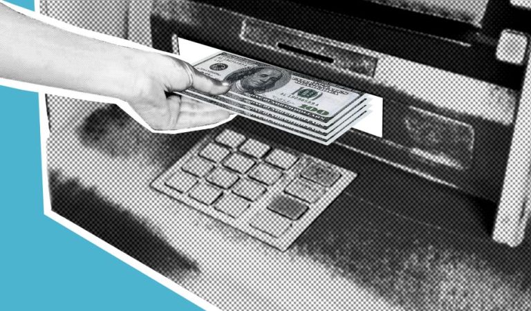 Зняти до 100 тисяч грн із картки: які ліміти та комісії діятимуть у жовтні Зняття готівки / © pexels.com