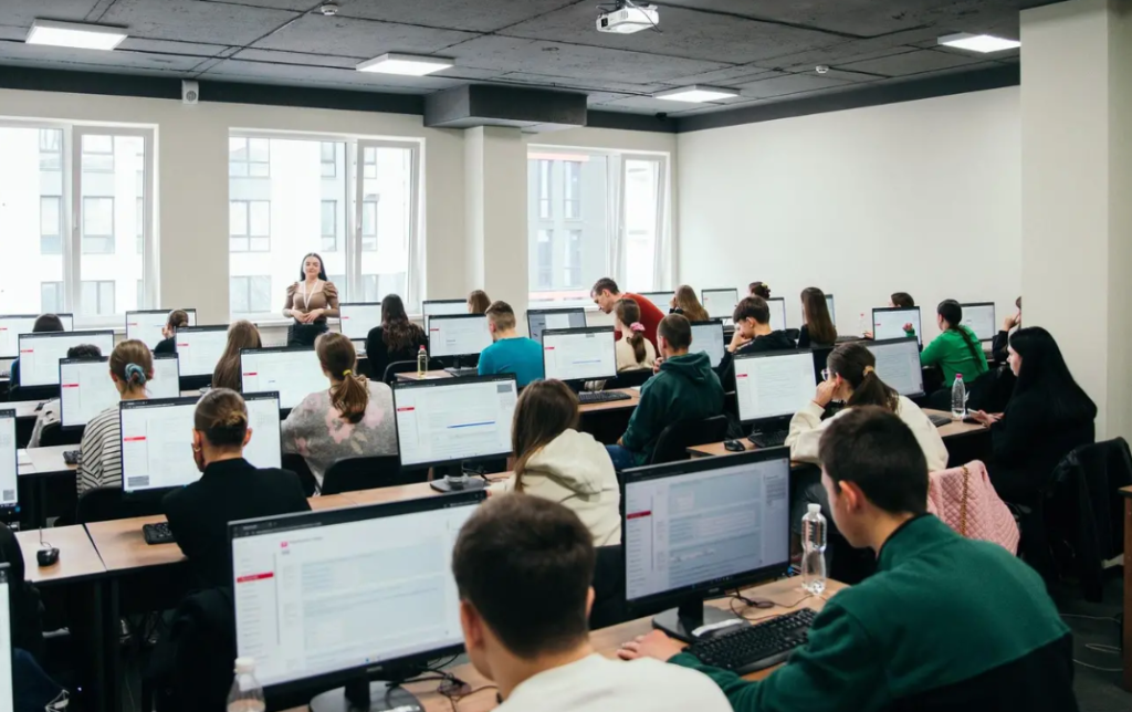 НМТ можуть дозволити перескладати ще до вступу: які зміни готують випускникам НМТ-2027 / Фото з відкритих джерел