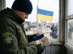 Хвороба не гарантує виїзд за кордон: які 3 підстави дозволяють чоловікам перетнути кордон Виїзд чоловіків за кордон / Фото з відкритих джерел