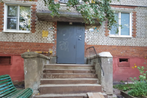 Сусіди залишили шафу чи велосипед у під’їзді: коли за це загрожує штраф до 3400 грн Речі в під'їзді / Фото з відкритих джерел