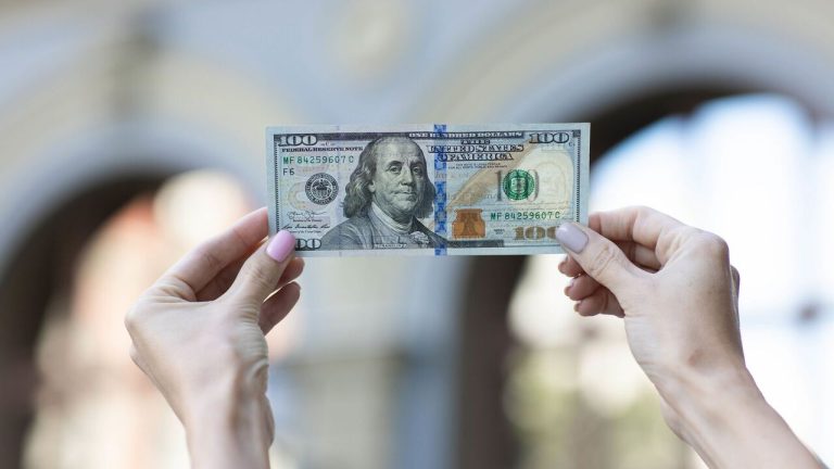 Долар на початку жовтня може коштувати до 45,4 грн: банкір дав прогноз на перші дні місяця Курс долара / Фото з відкритих джерел