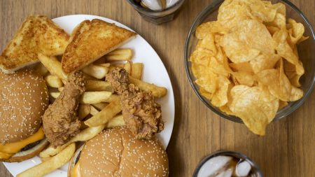 Після 50 років ці продукти можуть посилювати біль у суглобах: що радять прибрати з меню Суглоби / Фото з відкритих джерел