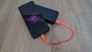 Смартфон може втрачати заряд навіть без використання: що найчастіше «з’їдає» батарею Смартфон / © pexels.com