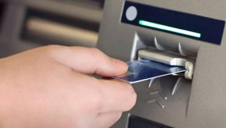 Ощадбанк не братиме плату за пенсійні картки: які комісії все ж залишилися Ощадбанк / Фото з відкритих джерел